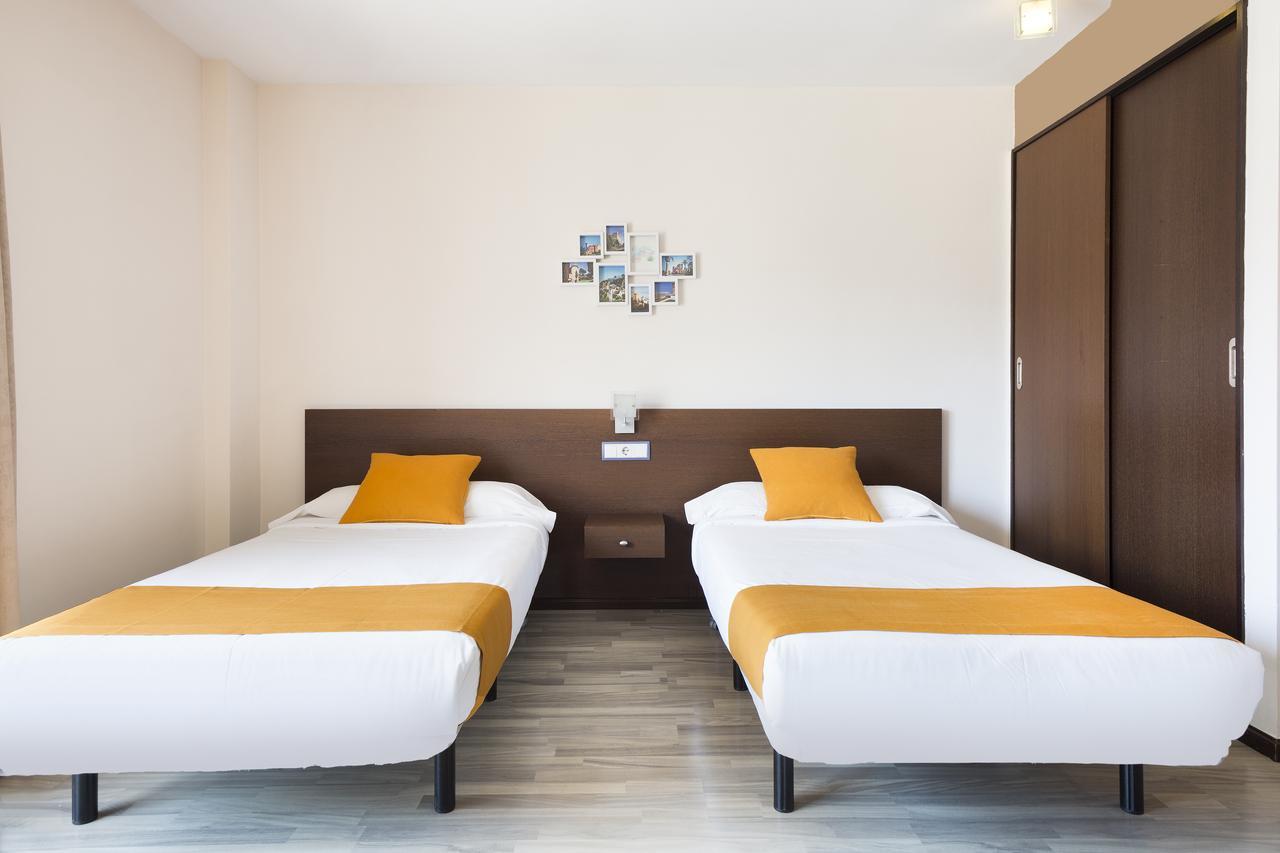 Ginosi Basics Centric Apartel Castelldefels Exterior foto