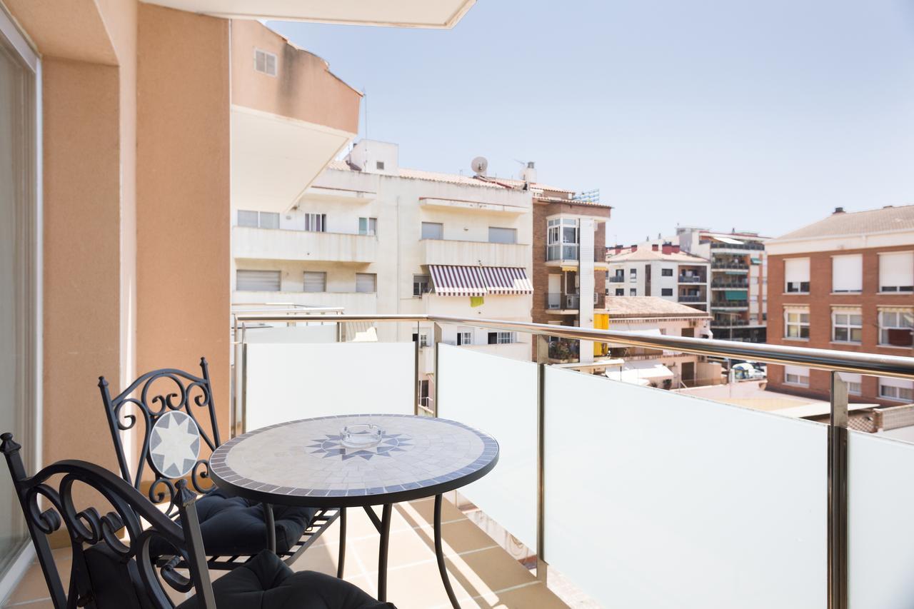 Ginosi Basics Centric Apartel Castelldefels Exterior foto