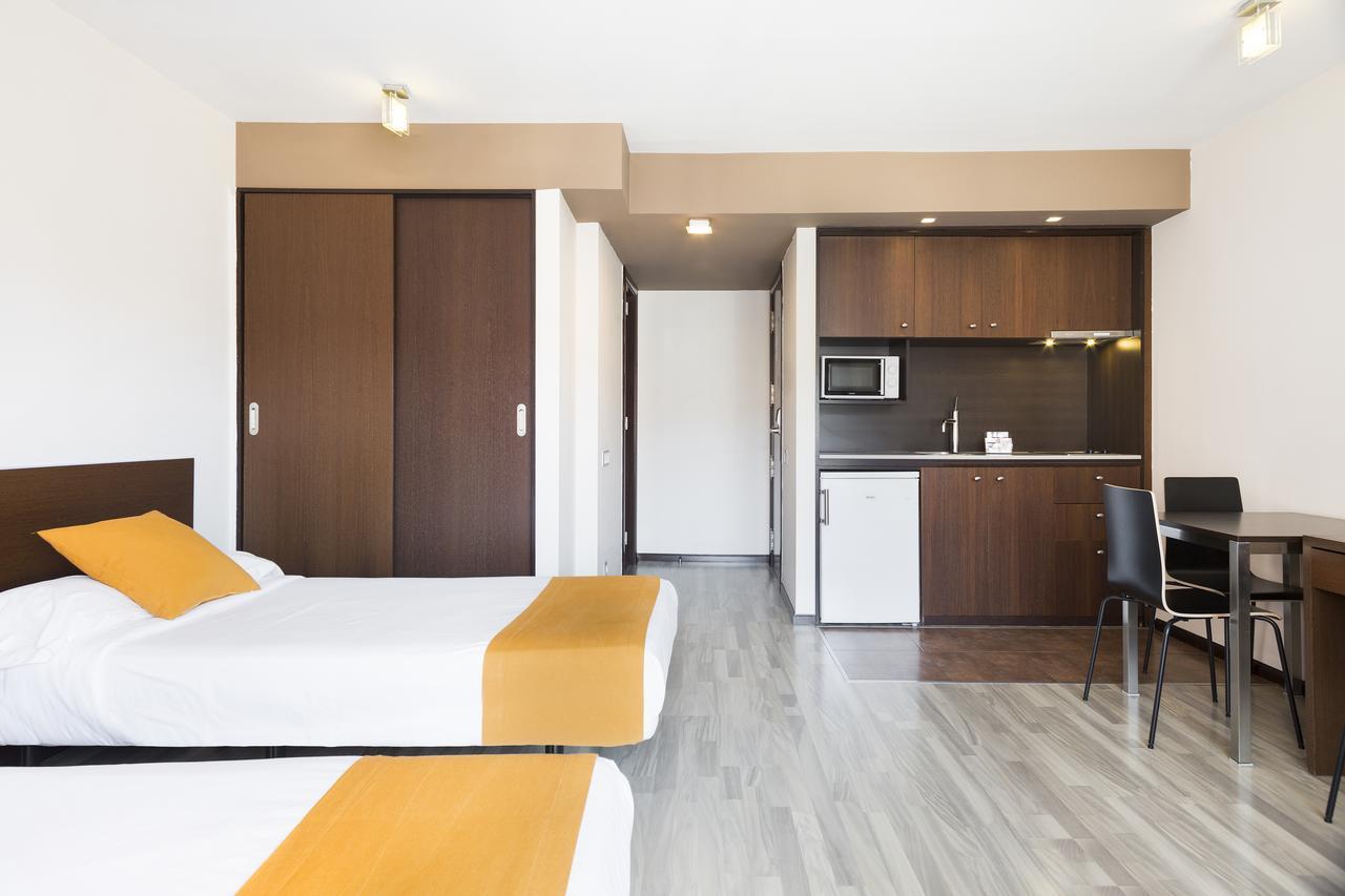 Ginosi Basics Centric Apartel Castelldefels Exterior foto