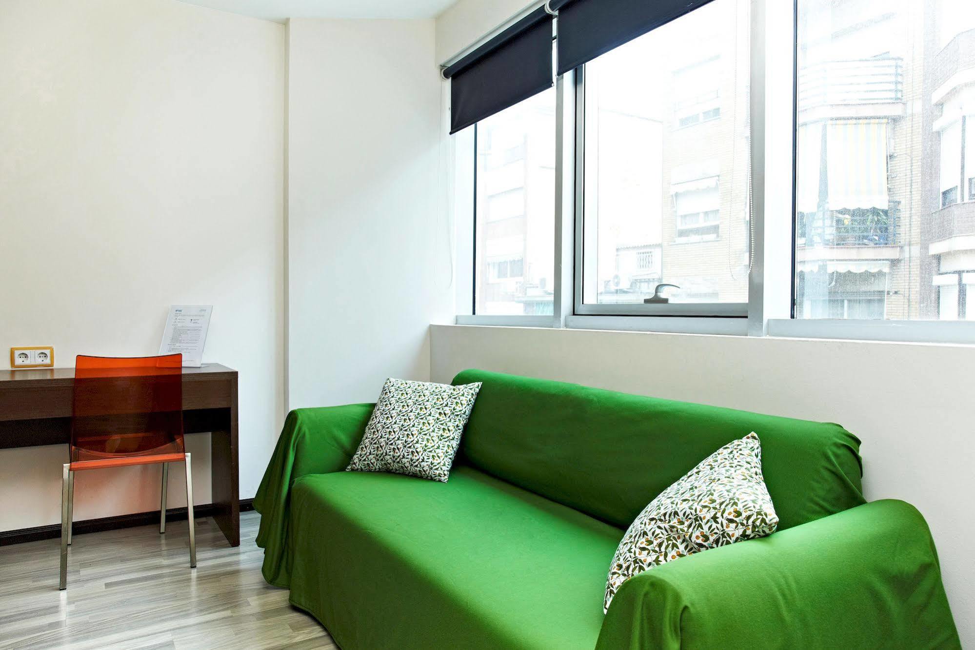 Ginosi Basics Centric Apartel Castelldefels Exterior foto