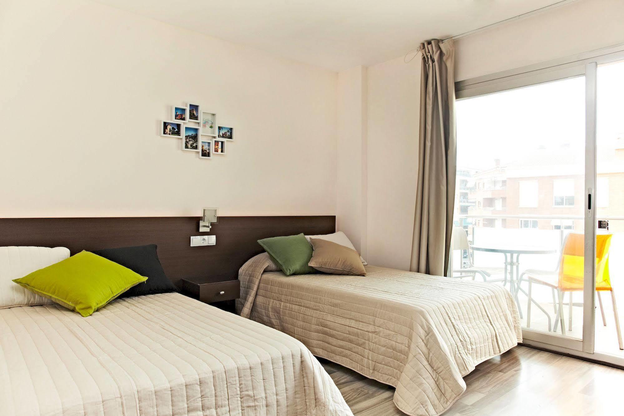 Ginosi Basics Centric Apartel Castelldefels Exterior foto