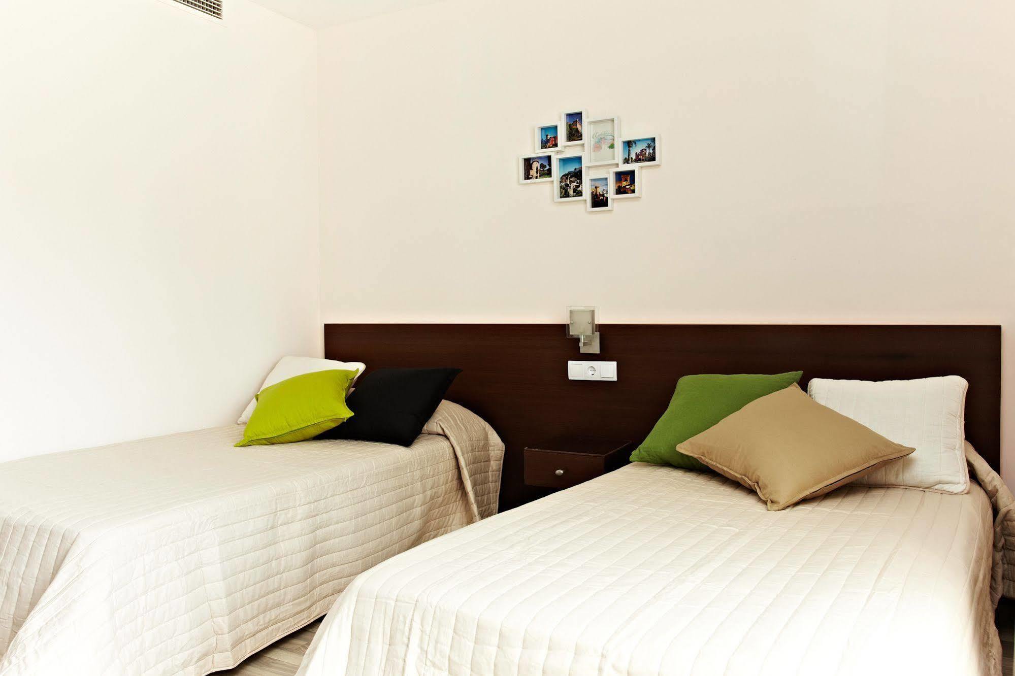 Ginosi Basics Centric Apartel Castelldefels Exterior foto