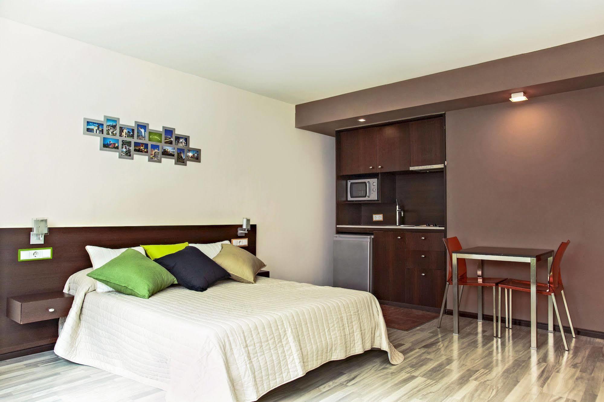 Ginosi Basics Centric Apartel Castelldefels Exterior foto