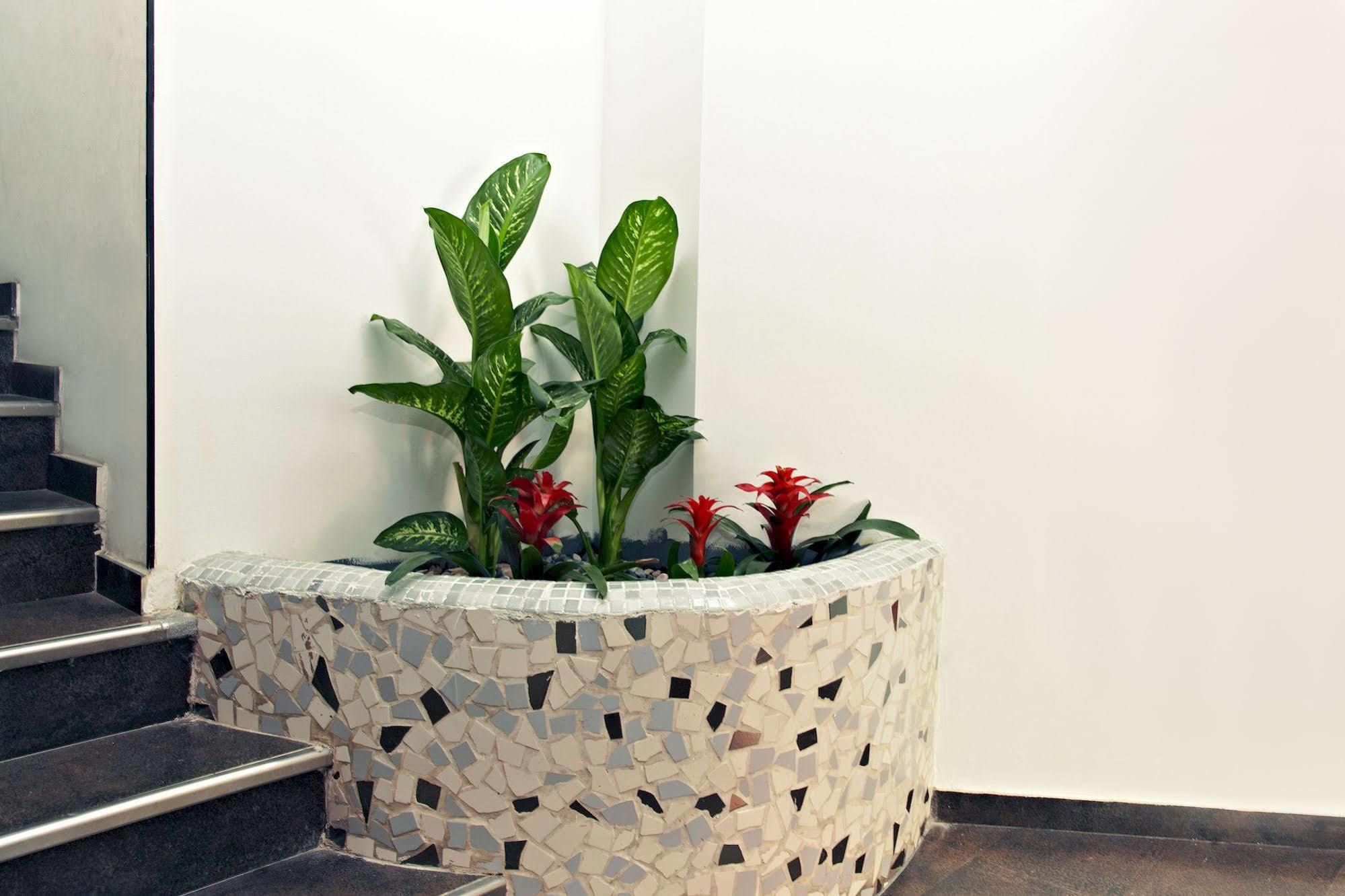 Ginosi Basics Centric Apartel Castelldefels Exterior foto